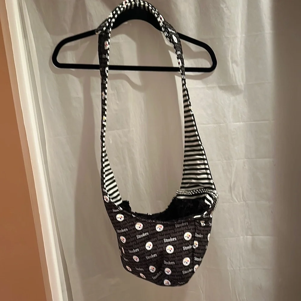 Stylish reversible Black/ Steelers dog carrying bag for a small dog
